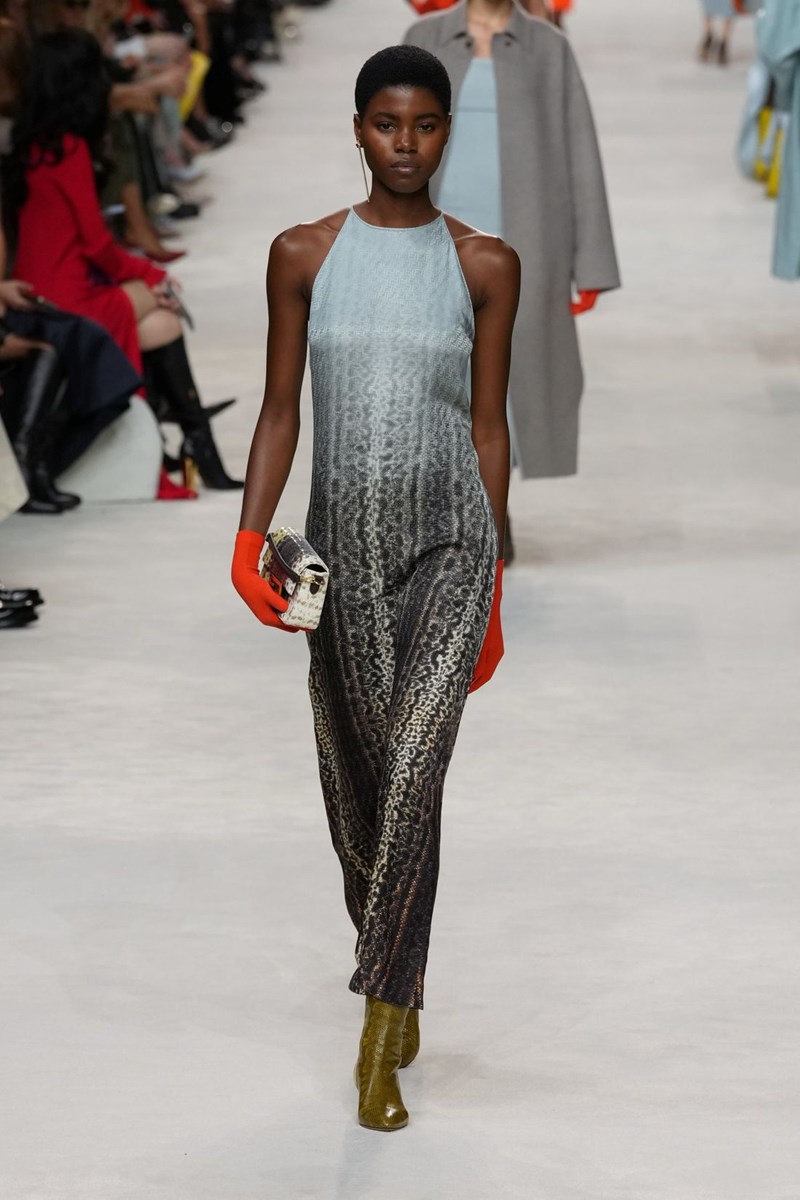 Fendi SS24: Ο Kim Jones για ακόμη μία φορά ψήφισε μινιμαλισμό - εικόνα 6