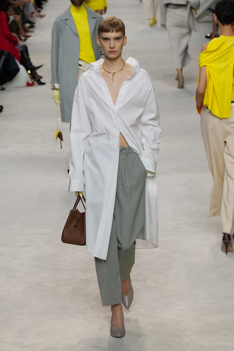 Fendi SS24: Ο Kim Jones για ακόμη μία φορά ψήφισε μινιμαλισμό - εικόνα 8