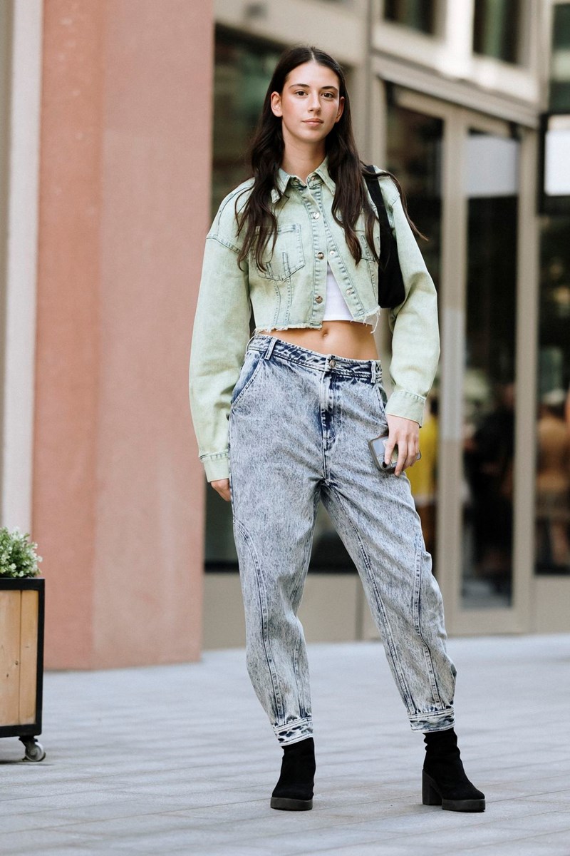 Moodboard Inspo: Πήραμε μία γεύση από το ενδιαφέρον street style στην Εβδομάδα Μόδας του Λονδίνου - εικόνα 1