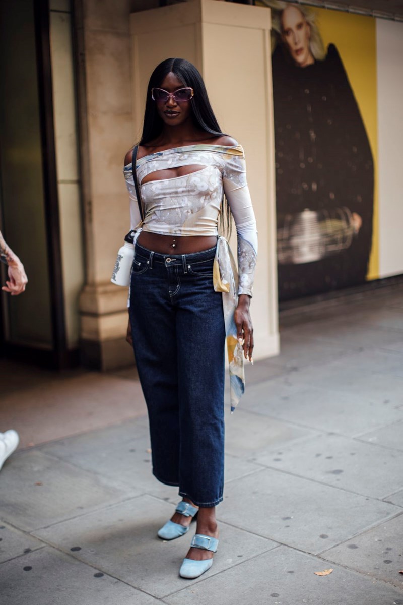 Moodboard Inspo: Πήραμε μία γεύση από το ενδιαφέρον street style στην Εβδομάδα Μόδας του Λονδίνου - εικόνα 12