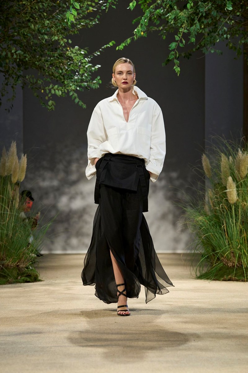 Max Mara SS24: Πώς ο Ian Griffiths κατάφερε να κάνει την πρακτικότητα stylish trend - εικόνα 12