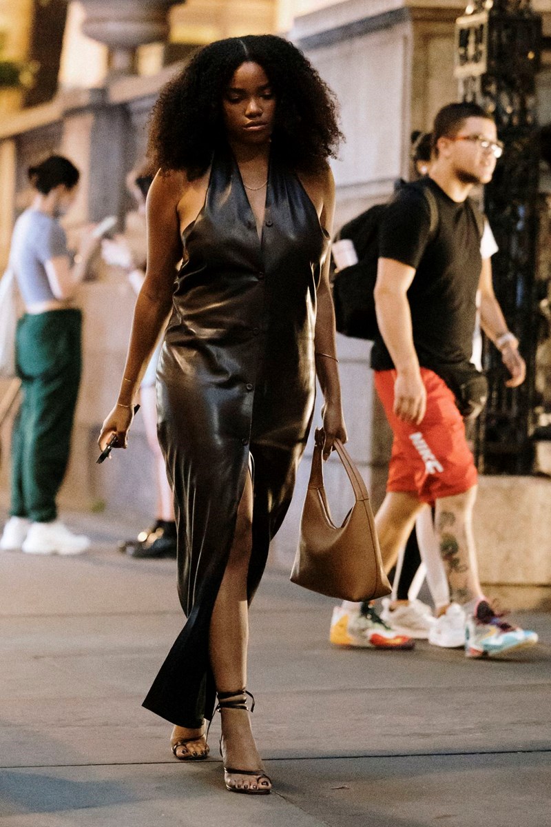 NYFW SS24: Οι πρώτες εικόνες από το street style στην Εβδομάδα Μόδας της Νέας Υόρκης - εικόνα 4