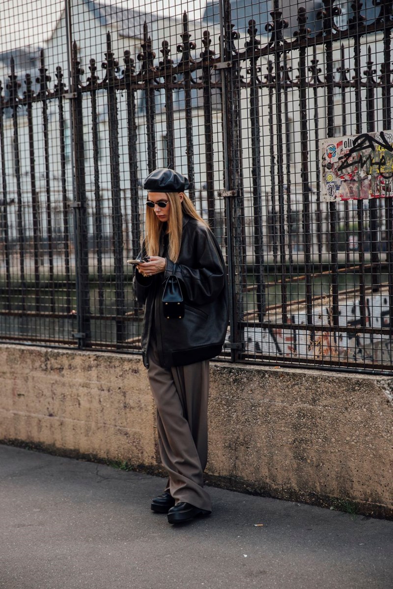 PFW SS24: Οι πρώτες εικόνες από το street style στην Εβδομάδα Μόδας του Παρισιού - εικόνα 1