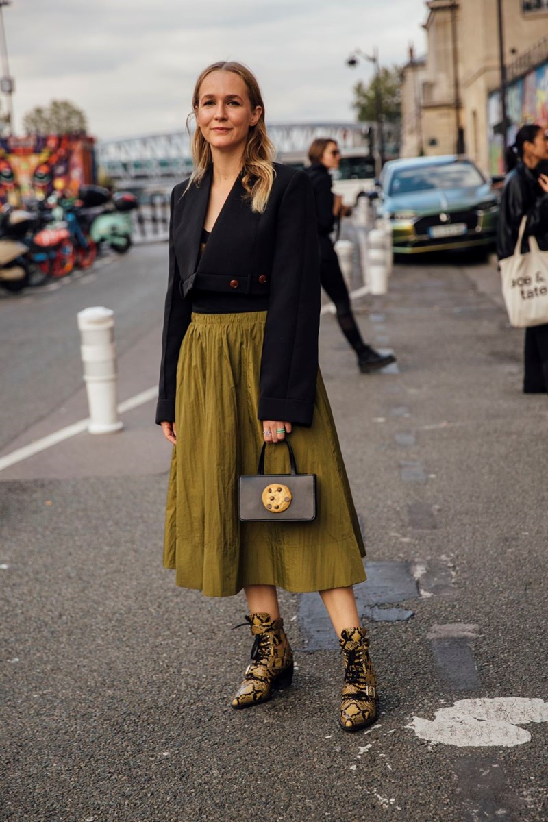 PFW SS24: Οι πρώτες εικόνες από το street style στην Εβδομάδα Μόδας του Παρισιού - εικόνα 4