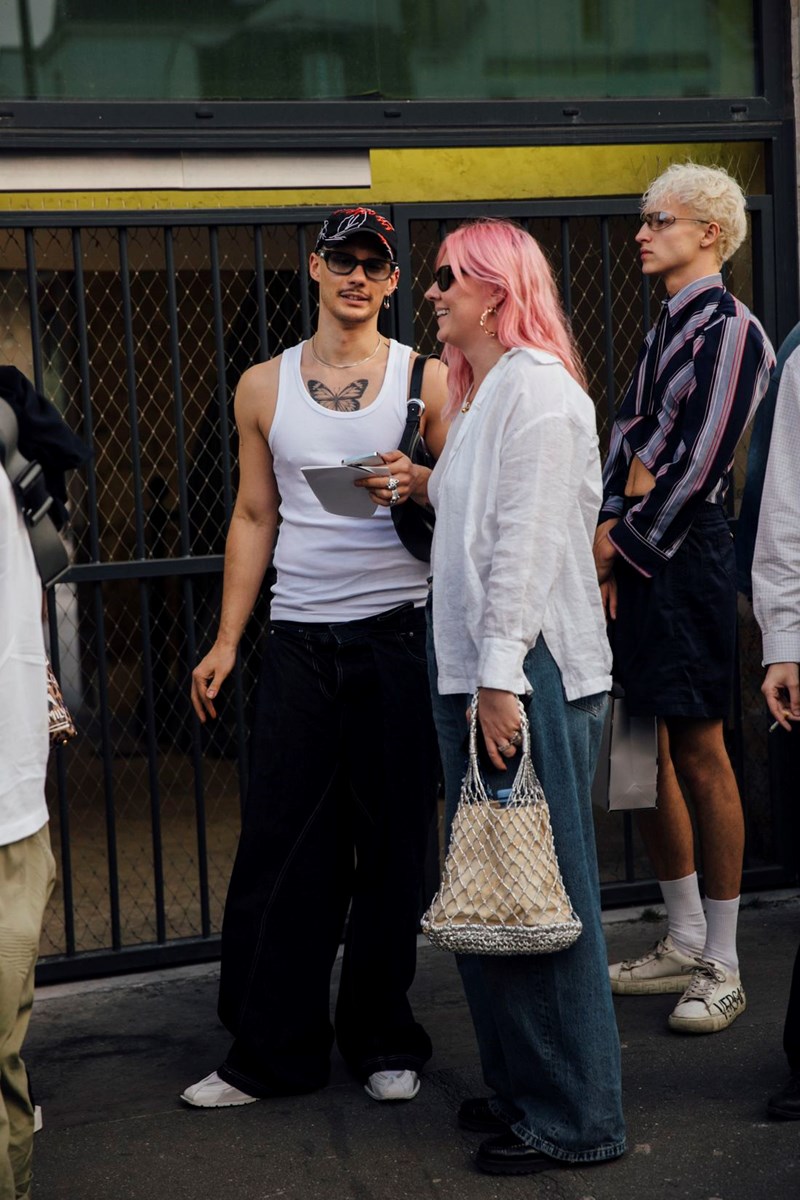 PFW SS24: Οι πρώτες εικόνες από το street style στην Εβδομάδα Μόδας του Παρισιού - εικόνα 5