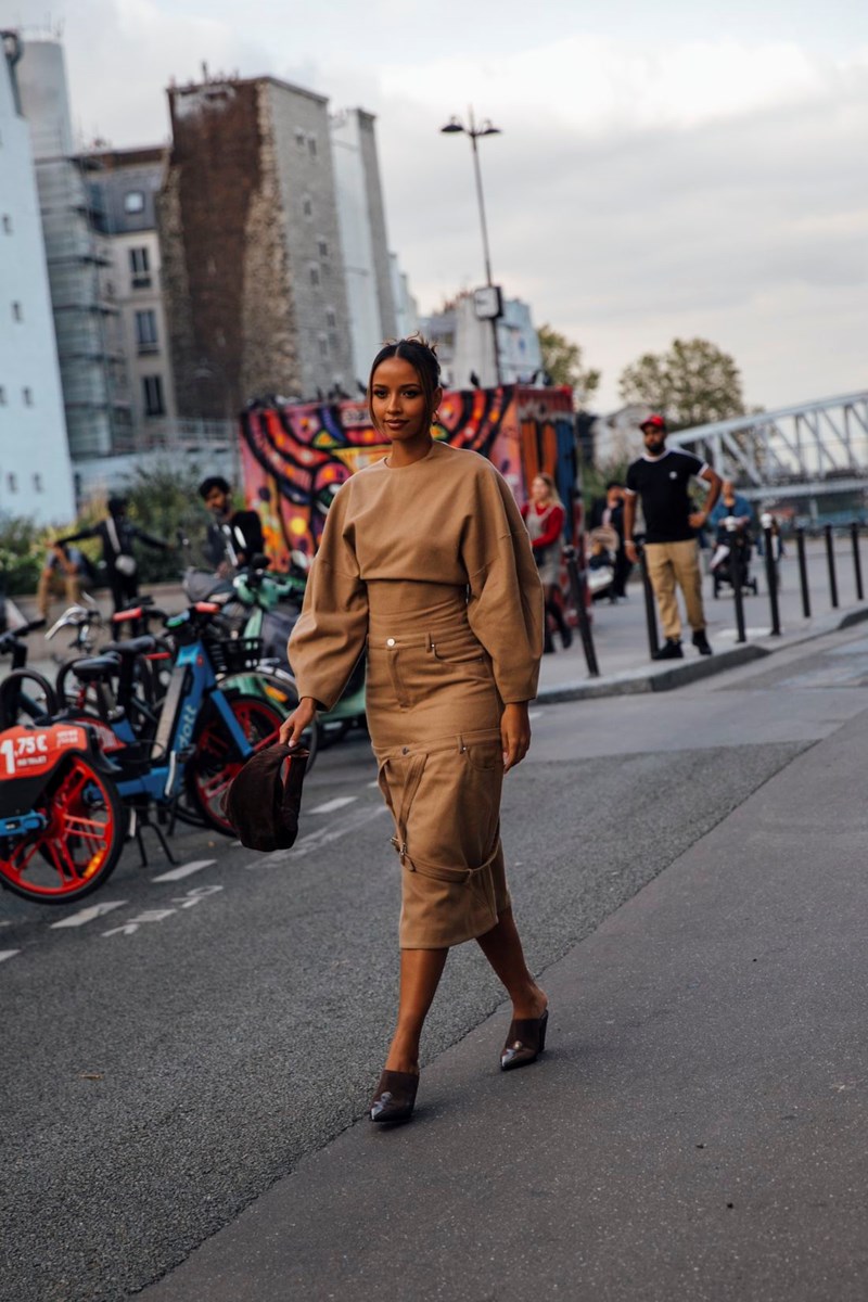 PFW SS24: Οι πρώτες εικόνες από το street style στην Εβδομάδα Μόδας του Παρισιού - εικόνα 8