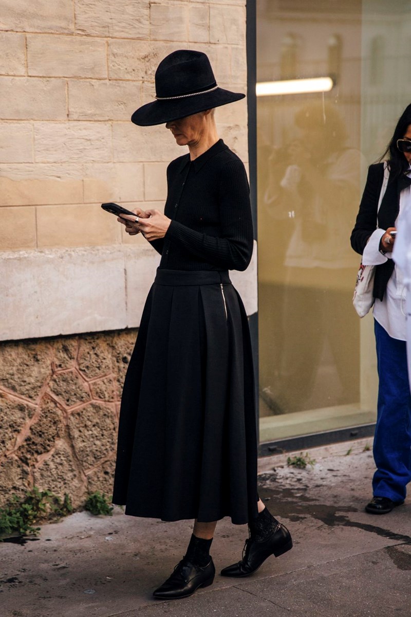 PFW SS24: Οι πρώτες εικόνες από το street style στην Εβδομάδα Μόδας του Παρισιού - εικόνα 9