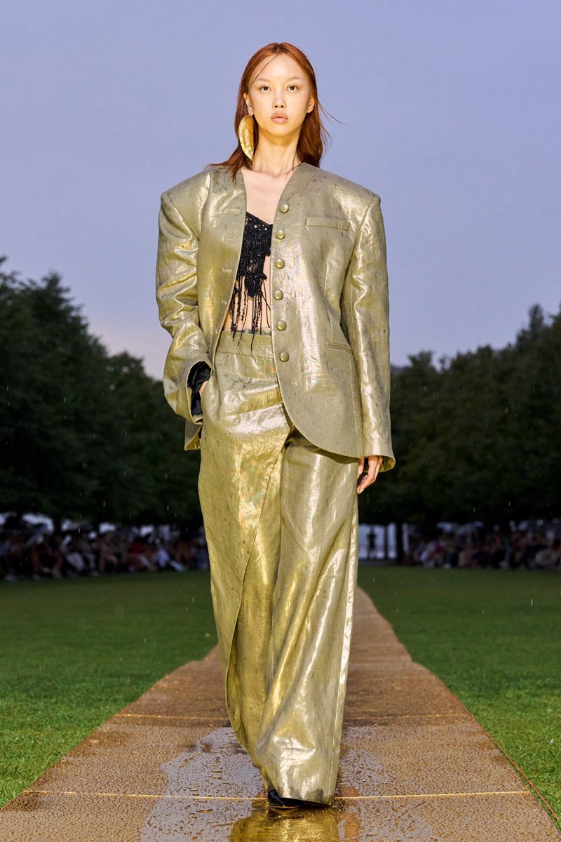 NYFW SS24: Τα trends που ξεχωρίσαμε για την Άνοιξη 2024 από την Εβδομάδα Μόδας της Νέας Υόρκης - εικόνα 11