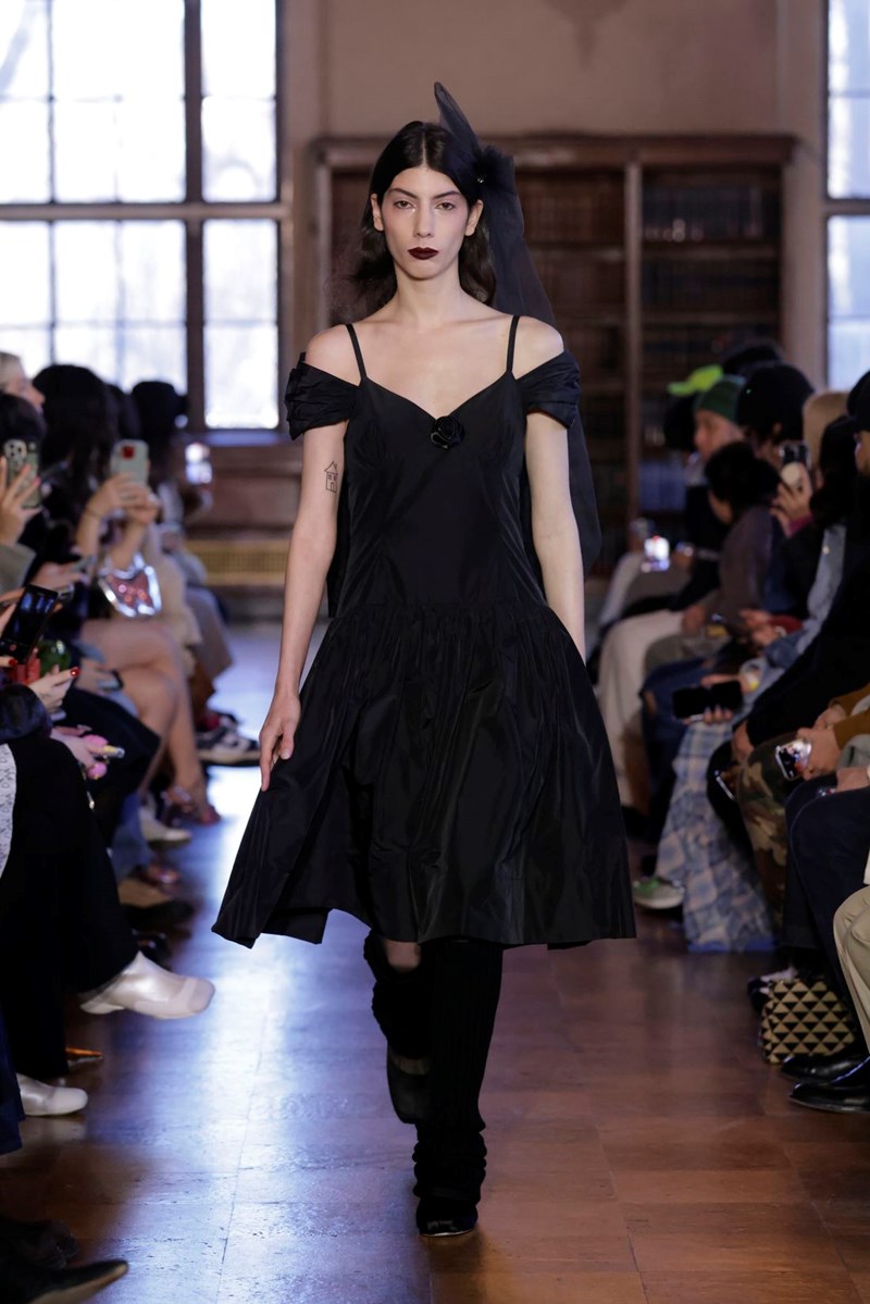 Gloomy Girl: Το trend που θα αγαπήσουν οι "dark ψυχές" αυτό το φθινόπωρο - εικόνα 4