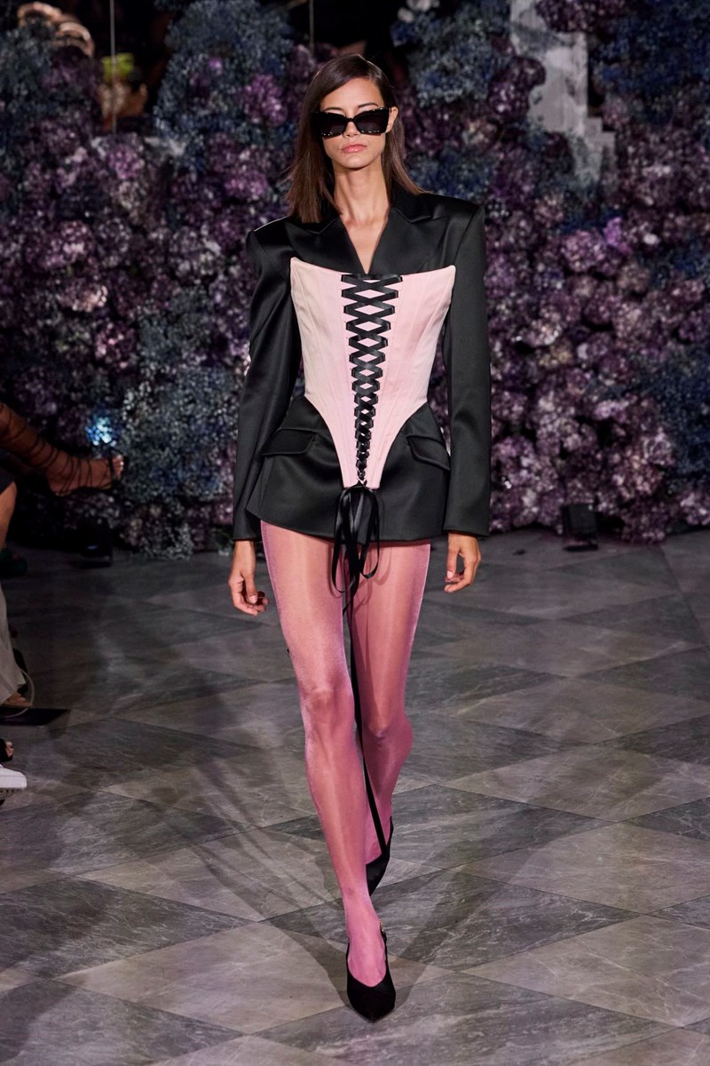 NYFW SS24: Τα trends που ξεχωρίσαμε για την Άνοιξη 2024 από την Εβδομάδα Μόδας της Νέας Υόρκης - εικόνα 5