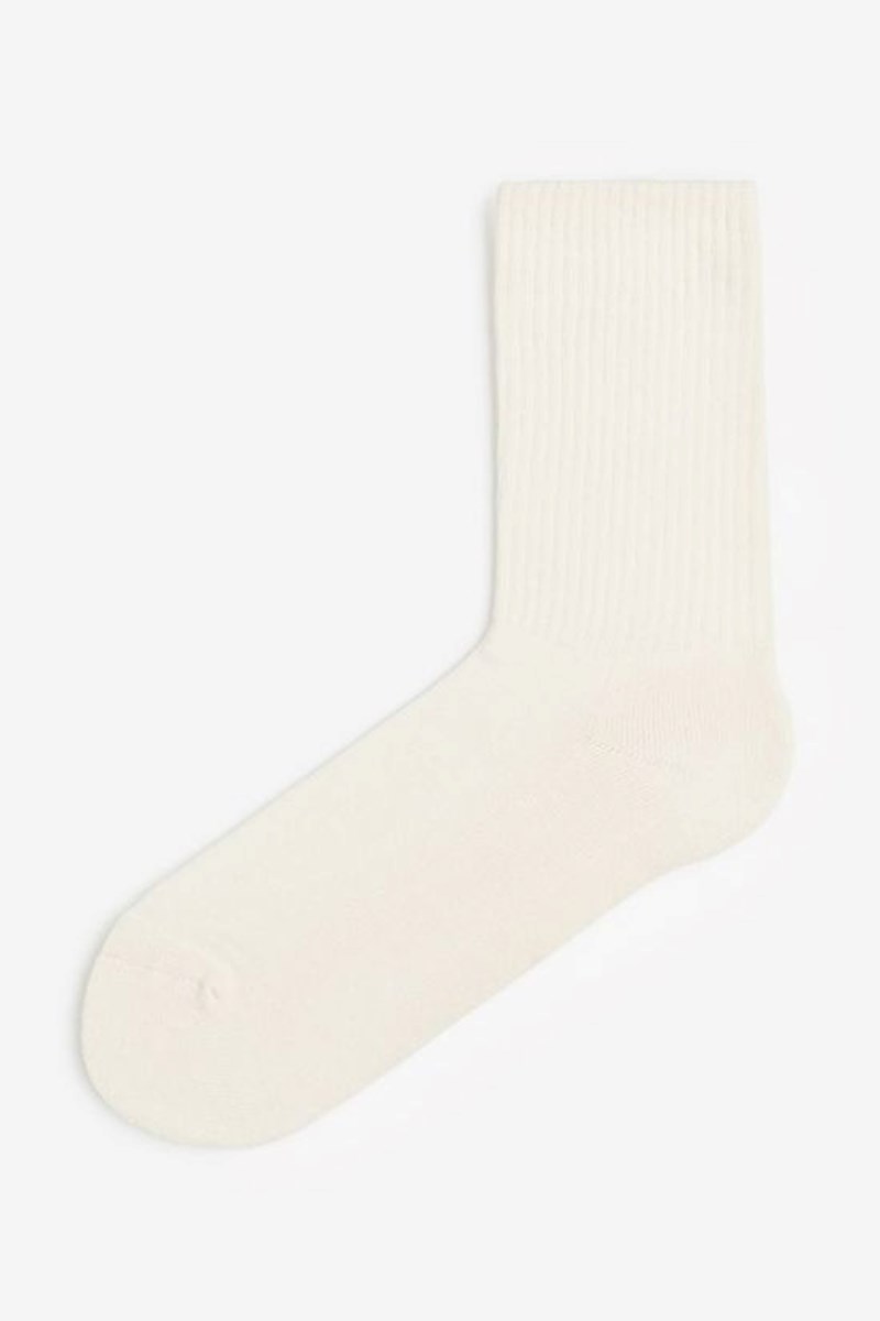 Hailey Bieber: Αντίγραψε 3 casual looks της με τα ρούχα που έχεις ήδη στη ντουλάπα σου - εικόνα 5