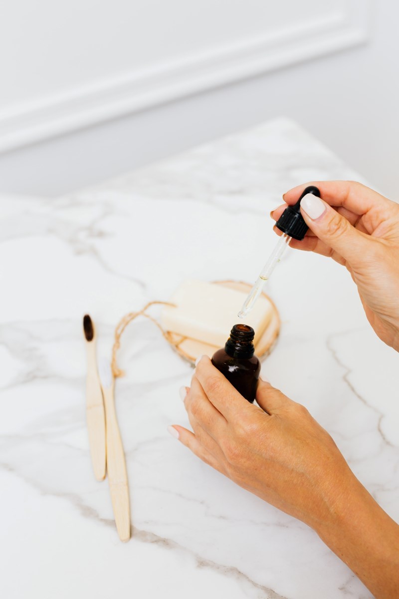 Η minimal ρουτίνα ομορφιάς που θα σου εξασφαλίσει πιο νεανική επιδερμίδα - εικόνα 1