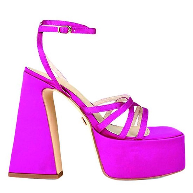 True colours: Πώς θα βάλεις έξυπνα χρώμα στα looks της μεταβατικής περιόδου - εικόνα 22