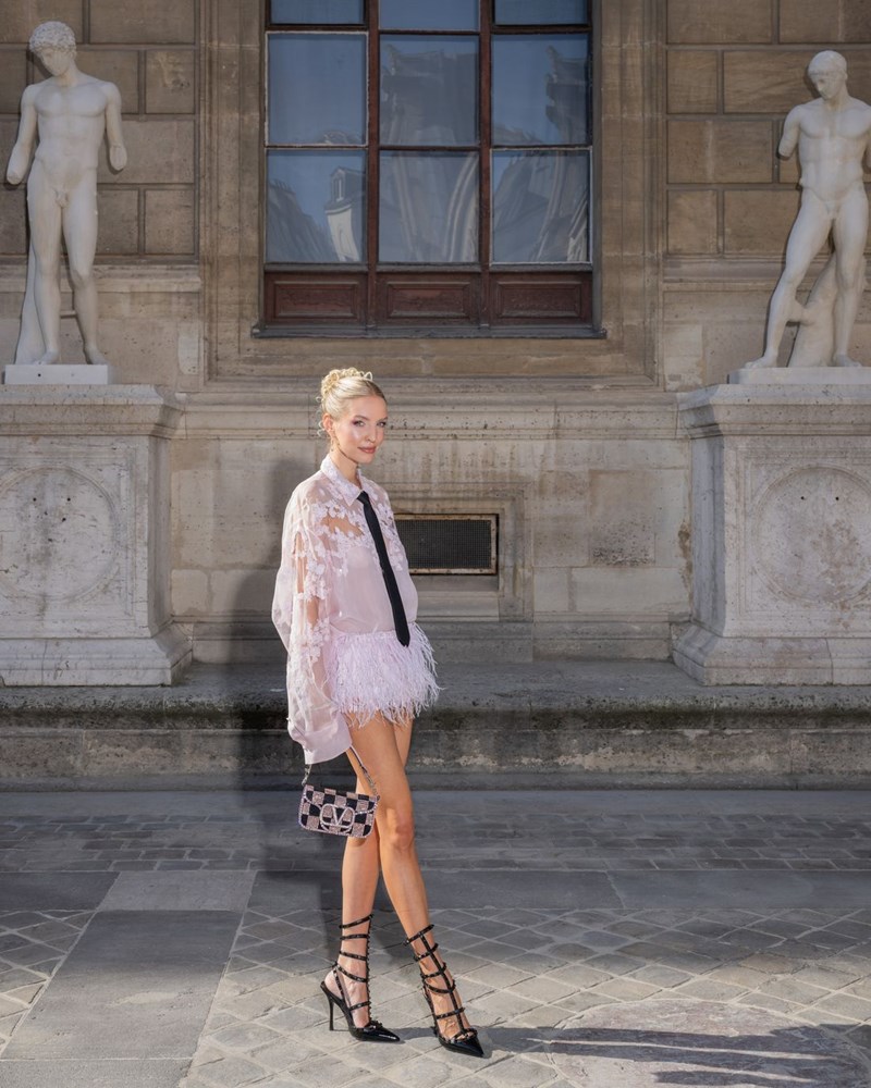 PFW SS24: Το εντυπωσιακό front row στο σόου του οίκου Valentino - εικόνα 12