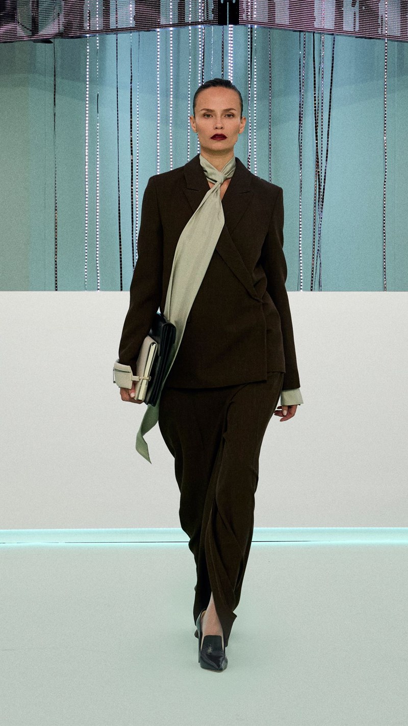 BOSS FW23: Η συλλογή "CorpCore" ανέβασε το officewear σε άλλο level - εικόνα 5