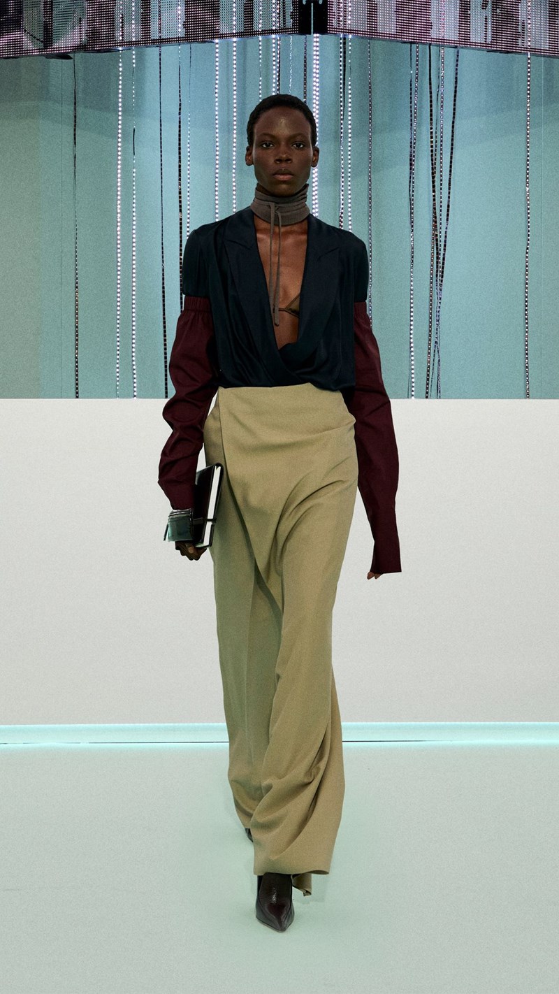 BOSS FW23: Η συλλογή "CorpCore" ανέβασε το officewear σε άλλο level - εικόνα 7