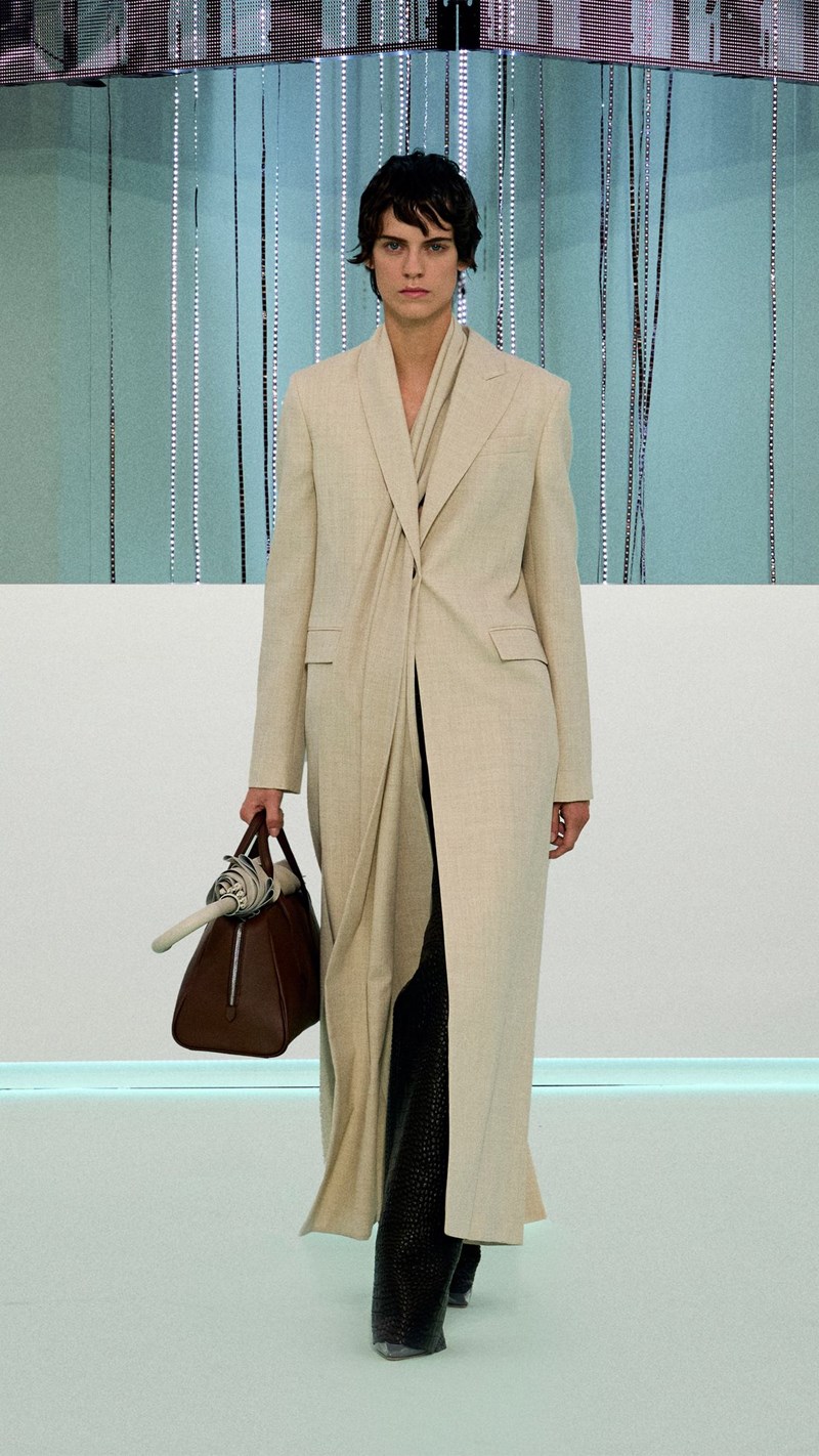 BOSS FW23: Η συλλογή "CorpCore" ανέβασε το officewear σε άλλο level - εικόνα 11