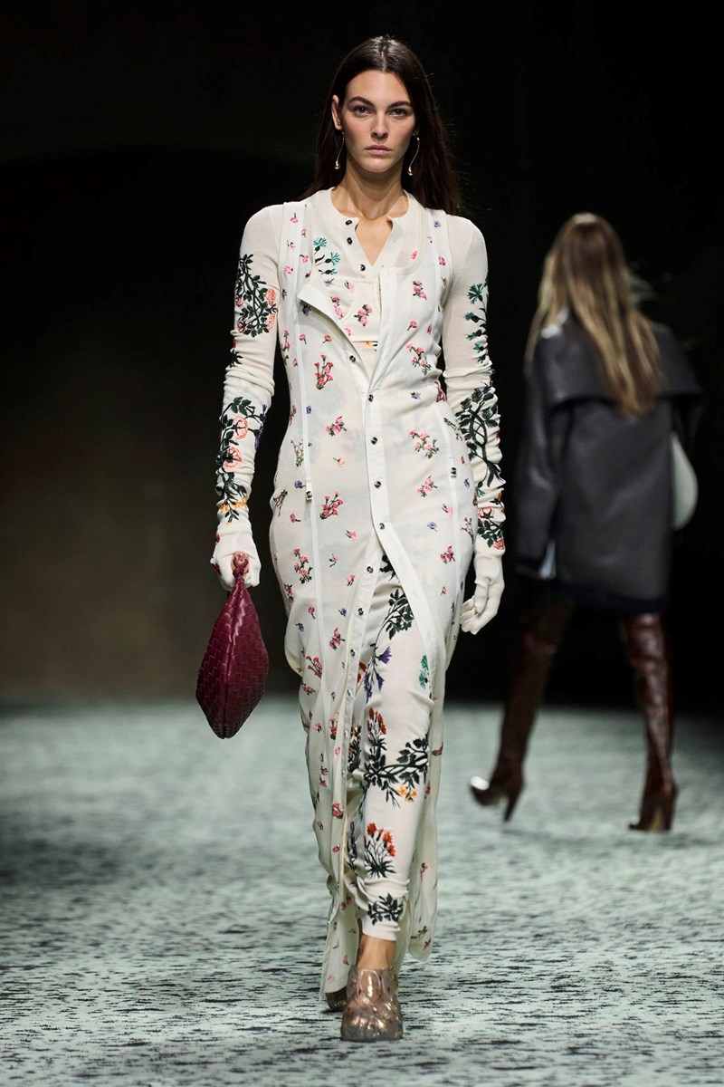 Flower Power: Πώς θα ενσωματώσουμε τα floral items στη χειμερινή μας γκαρνταρόμπα - εικόνα 4