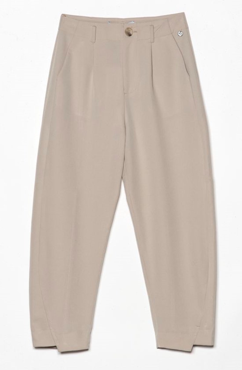 Outfits για το γραφείο: Αυτά είναι τα items που δεν πρέπει να λείπουν από την γκαρνταρόμπα σου - εικόνα 6