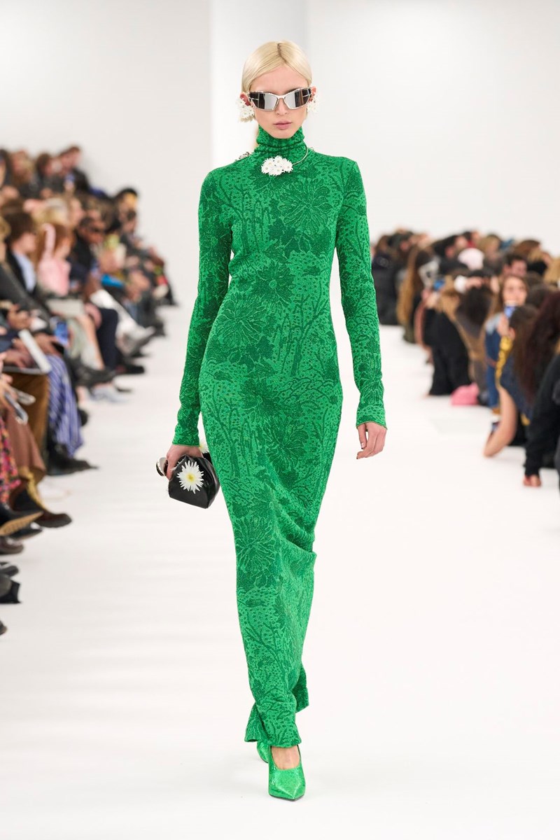 Flower Power: Πώς θα ενσωματώσουμε τα floral items στη χειμερινή μας γκαρνταρόμπα - εικόνα 10