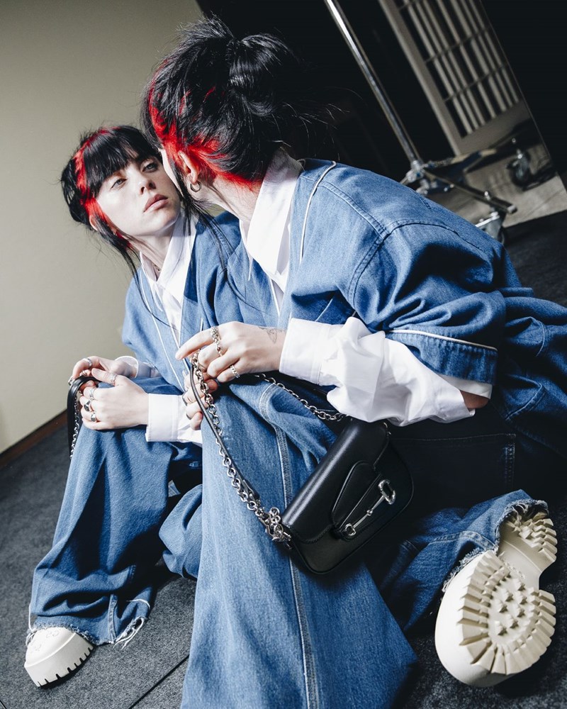 Gucci: Η Billie Eilish φωτογραφίζεται με την πρώτη ethical Horsebit 1955 τσάντα - εικόνα 1