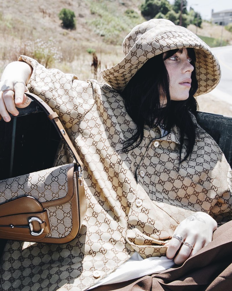 Gucci: Η Billie Eilish φωτογραφίζεται με την πρώτη ethical Horsebit 1955 τσάντα - εικόνα 2