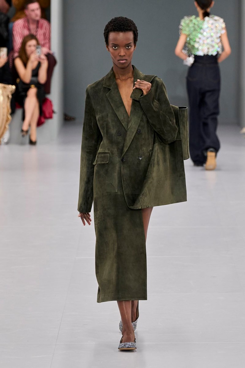 Τα σόου που ξεχωρίσαμε το τελευταίο Σαββατοκύριακο της Εβδομάδας Μόδας στο Παρίσι - εικόνα 39