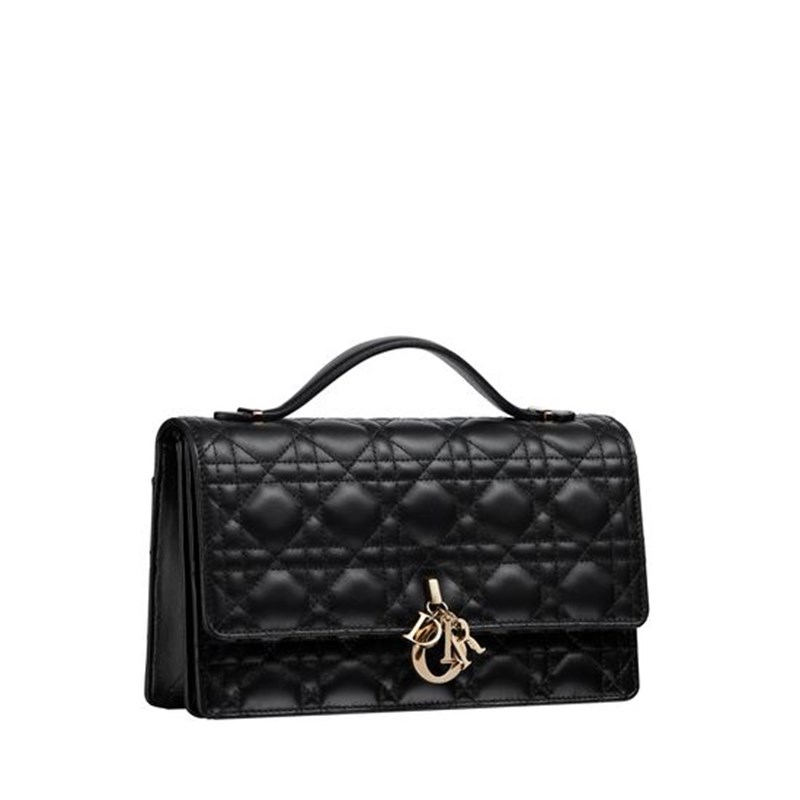 Η ανανεωμένη Miss Dior τσάντα είναι ένας φόρος τιμής στην κληρονομιά του οίκου - εικόνα 2