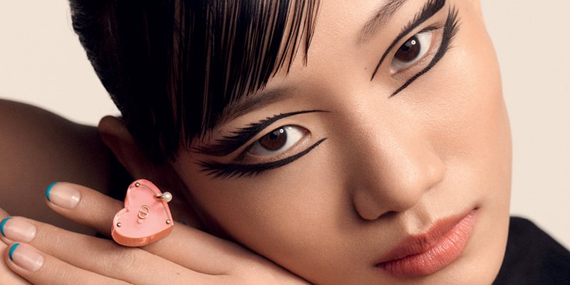 Power Lines: Εφαρμόζουμε το eyeliner στα beauty looks με τον πιο ευφάνταστο τρόπο - εικόνα 1