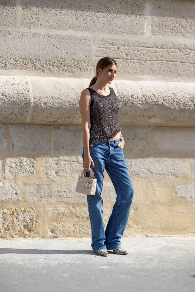 Trend Alert: 8 cool τζιν για να "απογειώσεις" την επικρατέστερη τάση της σεζόν - εικόνα 1