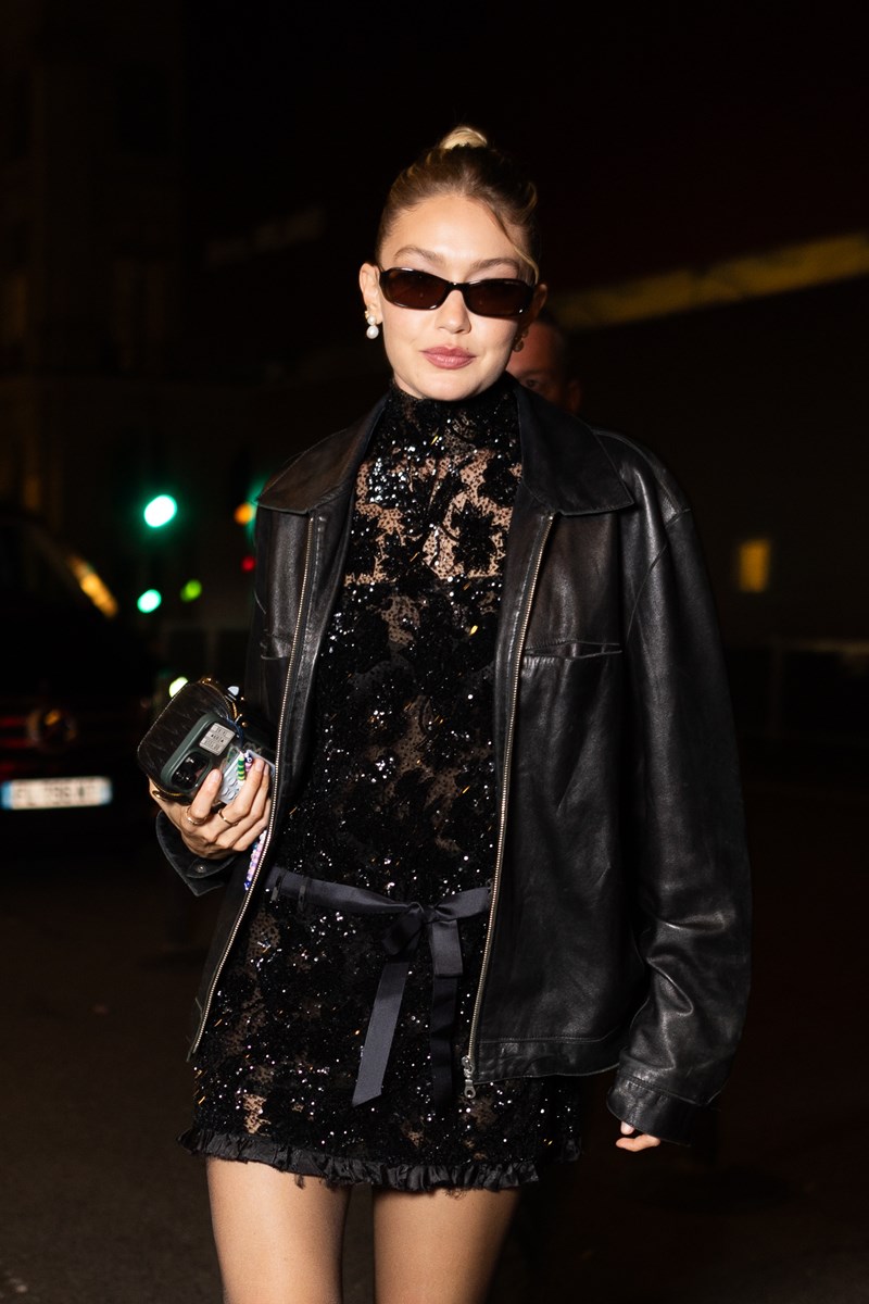 Gigi Hadid: Εμφανίστηκε στην PFW με το πιο κομψό χτένισμα δια χειρός γνωστού Έλληνα hair expert - εικόνα 1