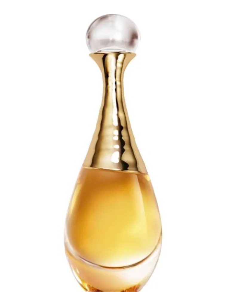 Charlize Theron: Η μούσα του iconic αρώματος «J' Αdore» του Dior μιλάει αποκλειστικά στο ELLE - εικόνα 3