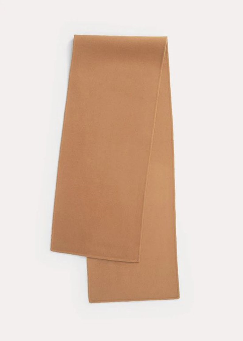 11 κασκόλ που θα σε "σκεπάσουν" με στιλ στα looks του χειμώνα - εικόνα 8