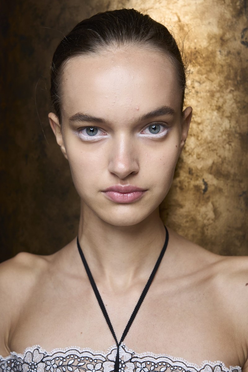 To εύκολο makeup trick για πιο ξεκούραστο βλέμμα - εικόνα 1