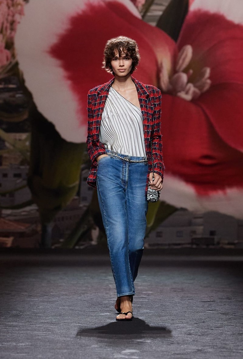 Chanel SS24: Η ανεπιτήδευτη συλλογή της Virginie Viard λειτούργησε ως ένα καλοκαιρινό αεράκι - εικόνα 14