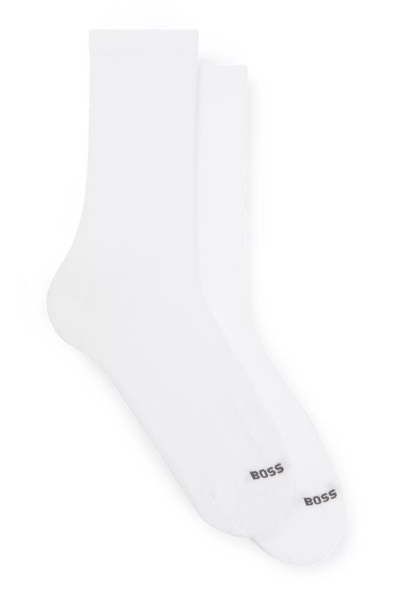 Η Hailey Bieber έκανε channelling τη Rachel από τα "Friends" με το πιο κουλ outfit - εικόνα 6