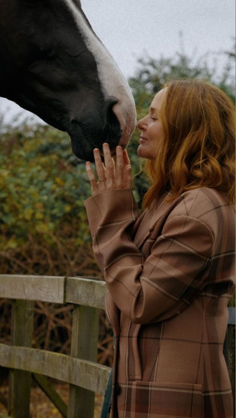 Stella McCartney: Η limited edition της iconic Falabella τσάντας είναι διαθέσιμη για καλό σκοπό - εικόνα 1