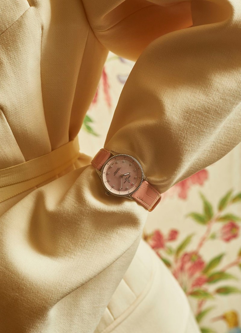 Η νέα εκδοχή του ρομαντισμού: Ρούχα και αξεσουάρ που θα σε ταξιδέψουν - εικόνα 8