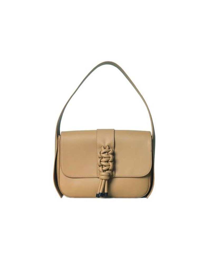 Preppy style: Πώς θα "απογειώσεις" το στιλ που κυριάρχησε στις πασαρέλες - εικόνα 7