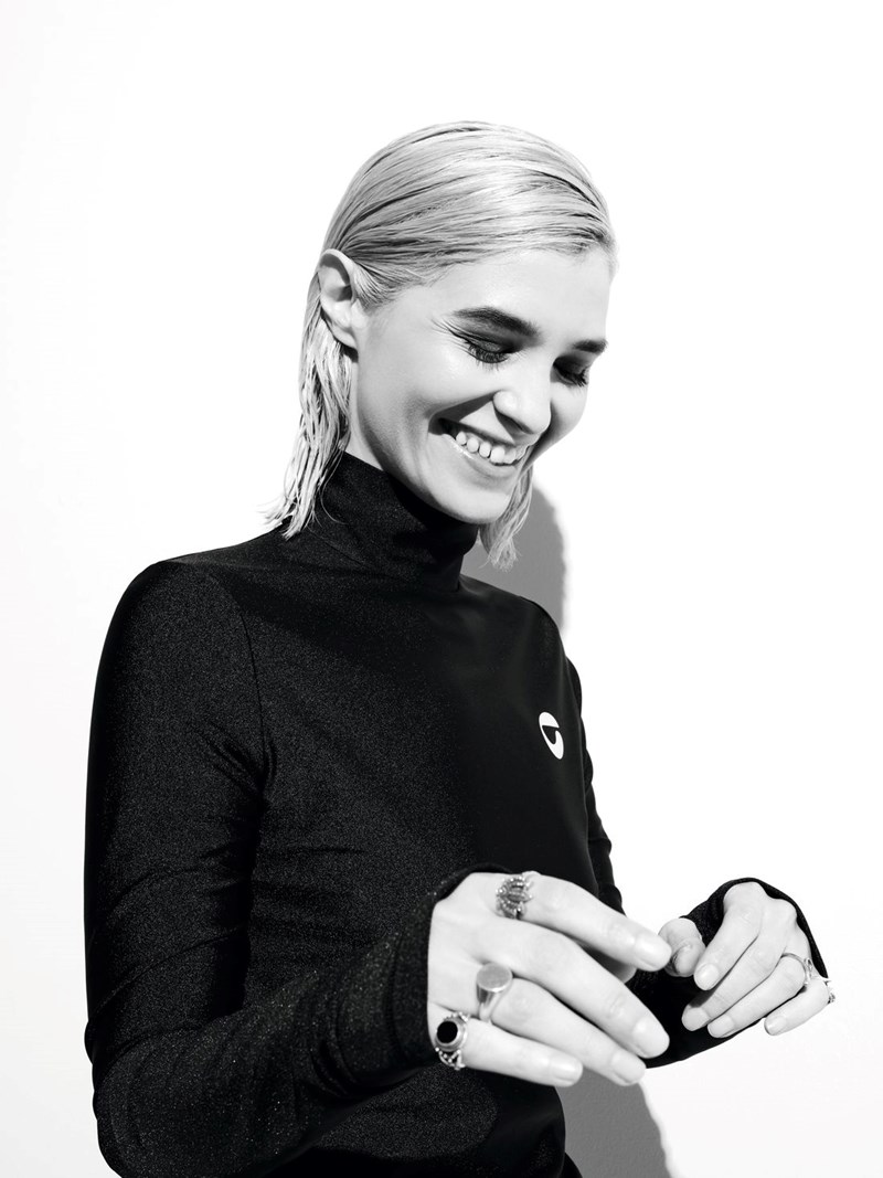 Πηνελόπη Τσιλίκα: «Στη Φόνισσα ο Παπαδιαμάντης αφήνει την πατριαρχία και τη μητριαρχία να χορεύουν μεταξύ τους σε έναν άγριο χορό» - εικόνα 2