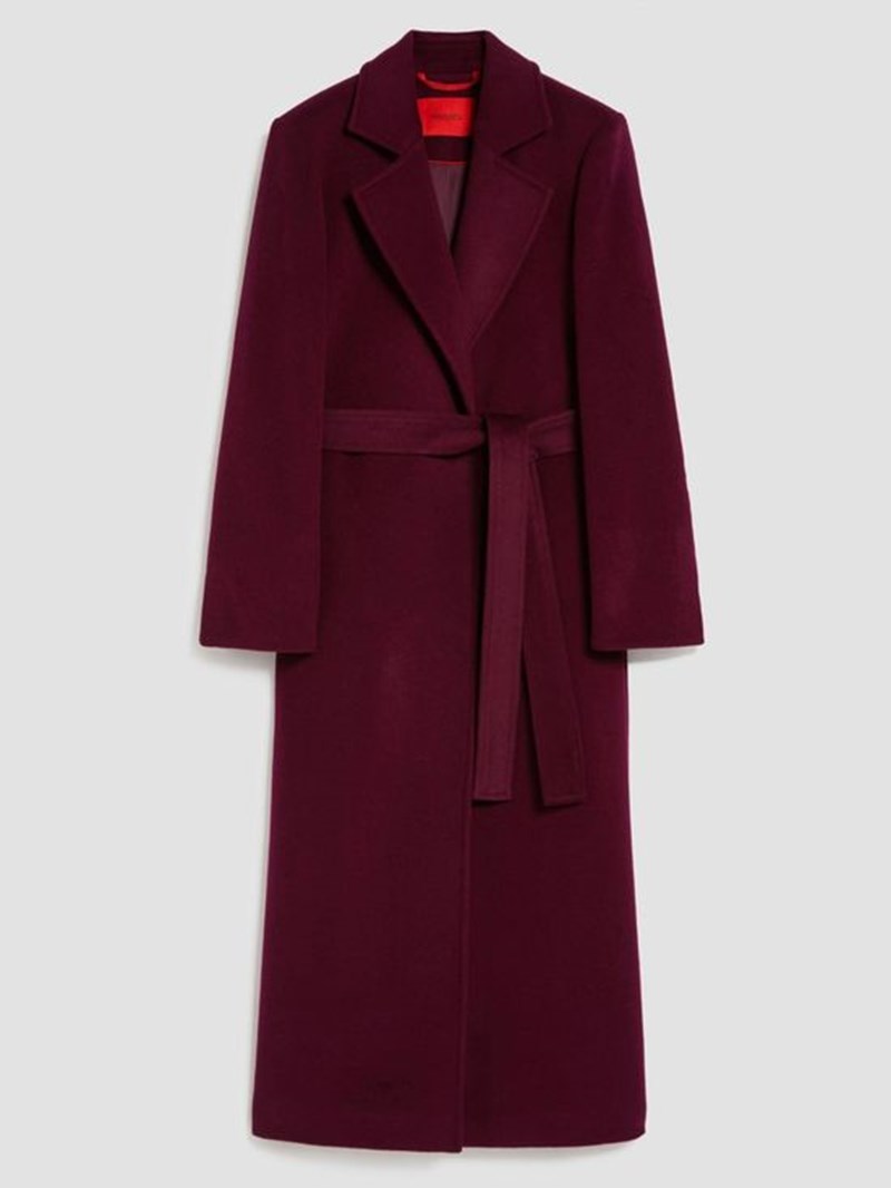 Η Hailey Bieber με ανατρεπτικό παλτό στην πιο υπέροχη απόχρωση για τον χειμώνα - εικόνα 3