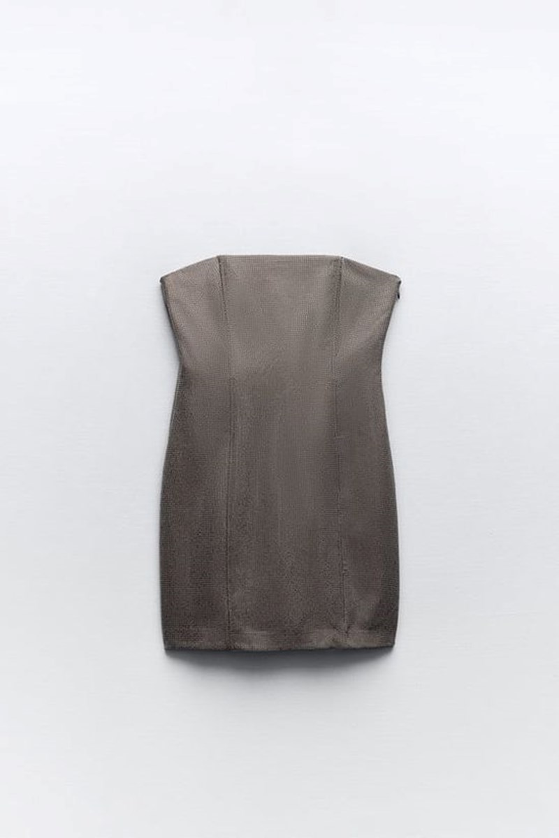 Party mood: 10 glam φορέματα που θα σε κάνουν να λάμψεις την εορταστική περίοδο - εικόνα 4