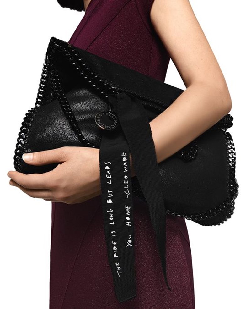 Stella McCartney: Η limited edition της iconic Falabella τσάντας είναι διαθέσιμη για καλό σκοπό - εικόνα 5