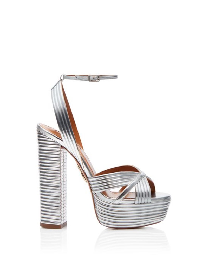 Η Salma Hayek φόρεσε τα κατάλληλα παπούτσια για όλα τα glam πάρτι της σεζόν - εικόνα 1