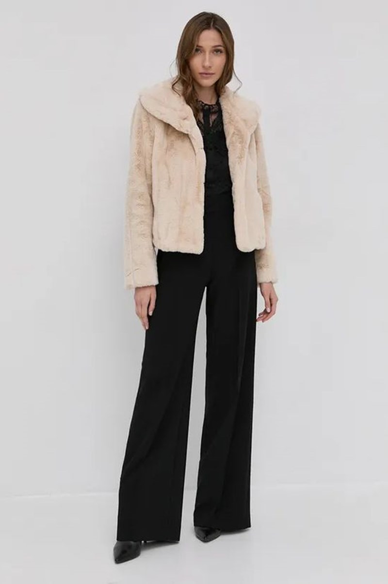 Αυτά είναι τα 10 hot πανωφόρια που πρέπει να αποκτήσεις με βάση τα επικρατέστερα trends της σεζόν - εικόνα 11