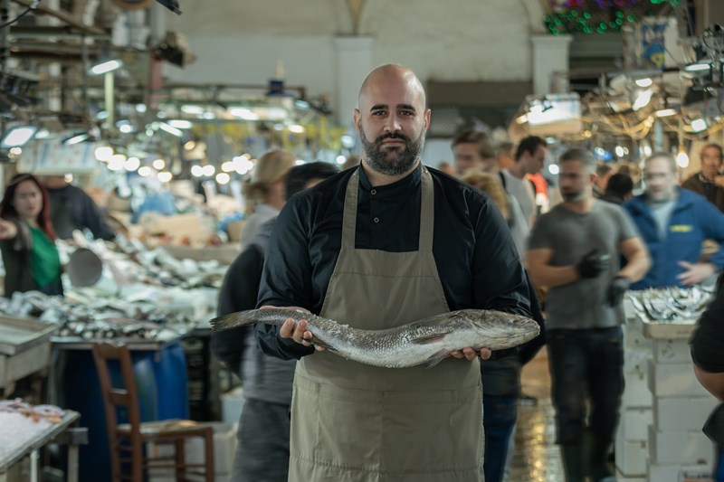 BILL&COO HOTELS MYKONOS: Ο Executive Chef Άγγελος Μπακόπουλος αναλαμβάνει τη γαστρονομική διεύθυνση του Ομίλου - εικόνα 1