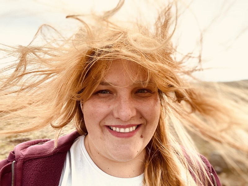 Η σκηνοθέτρια Ann Hints στο ELLE: «H πατριαρχία είναι ένας ριζωμένος τρόπος σκέψης που λειτουργεί υποδόρια και εκφυλιστικά» - εικόνα 1