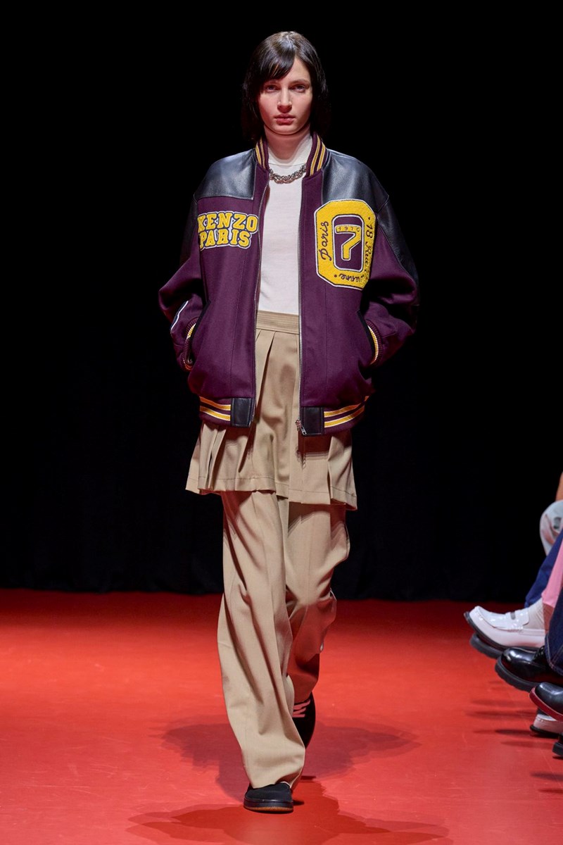 Η Gigi Hadid με το ιδιαίτερο jacket που θα βλέπουμε παντού (και θα θες να αποκτήσεις) - εικόνα 2