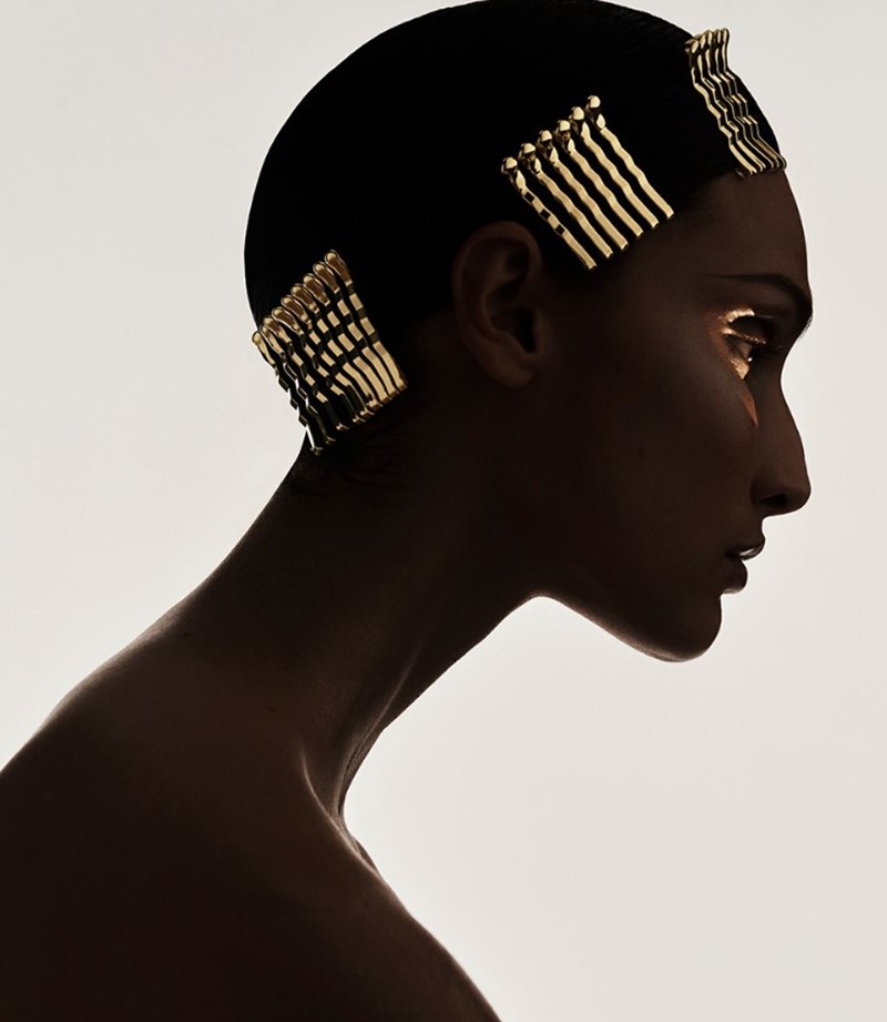 Glitter In Gold:  Η Zara δημιούργησε την πιο λαμπερή συλλογή προϊόντων για τα μαλλιά μας - εικόνα 4