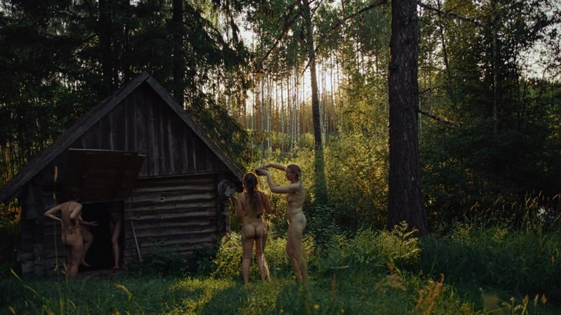 Η σκηνοθέτρια Ann Hints στο ELLE: «H πατριαρχία είναι ένας ριζωμένος τρόπος σκέψης που λειτουργεί υποδόρια και εκφυλιστικά» - εικόνα 3